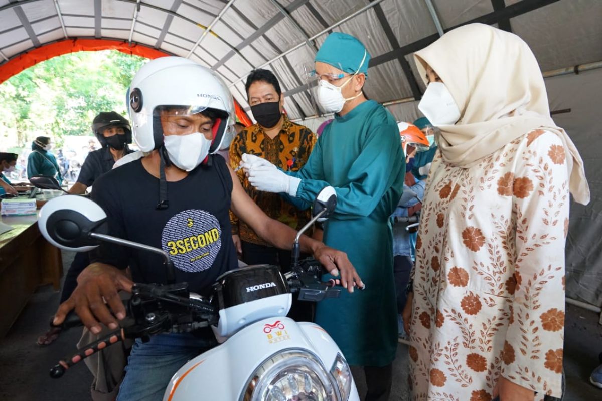 Serapan vaksinasi COVID-19 Banyuwangi tertinggi se-Jatim, Bupati Ipuk ingatkan prokes tetap ditegakkan