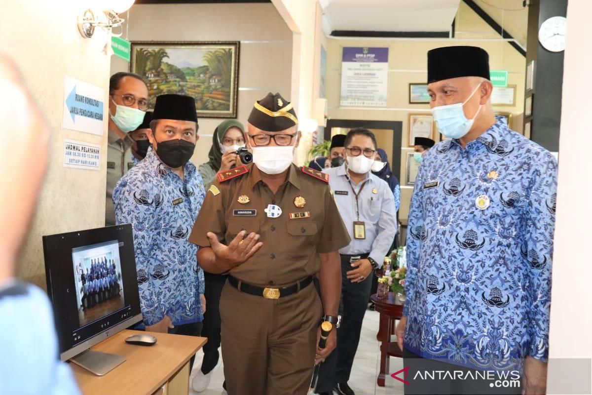 Gubernur Sumbar meresmikan layanan konsultasi hukum gratis di DPMPTSP