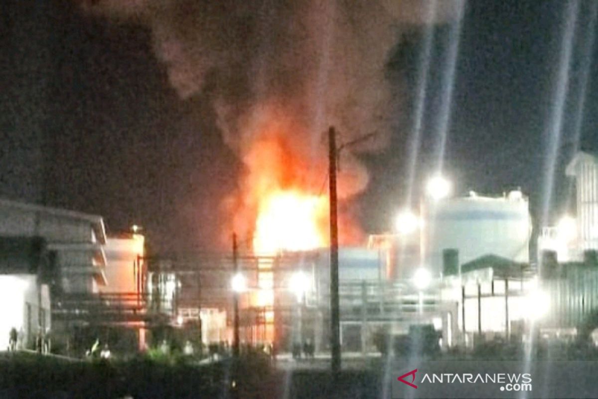 Kebakaran tangki pabrik di Dumai telan dua korban