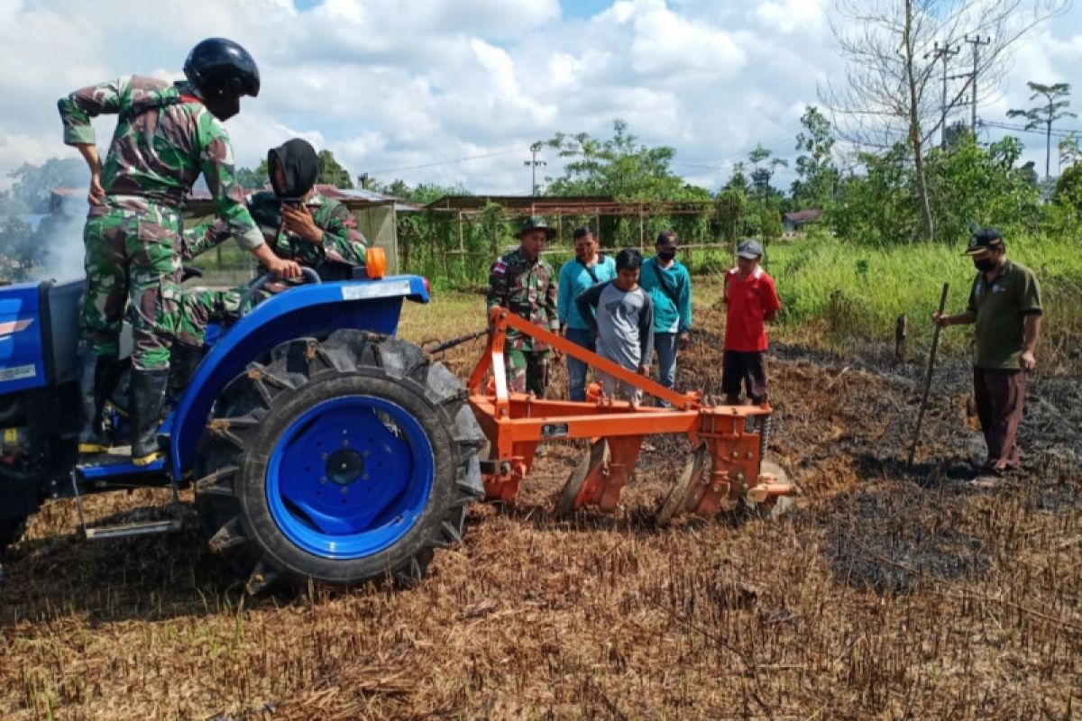 Satgas Pamtas ajak masyarakat dukung program ketahanan pangan