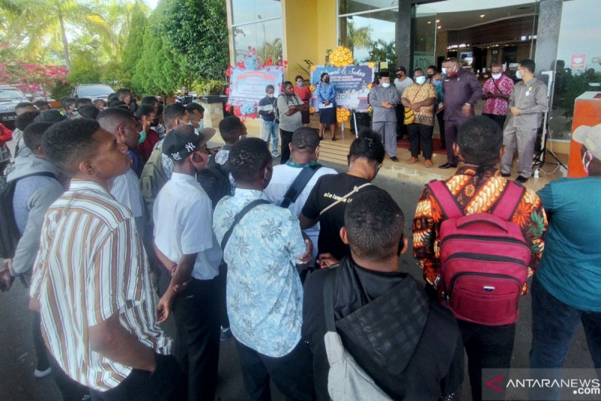 Tak lulus, peserta tes Bintara Polri mengadu ke DPRP Papua Barat