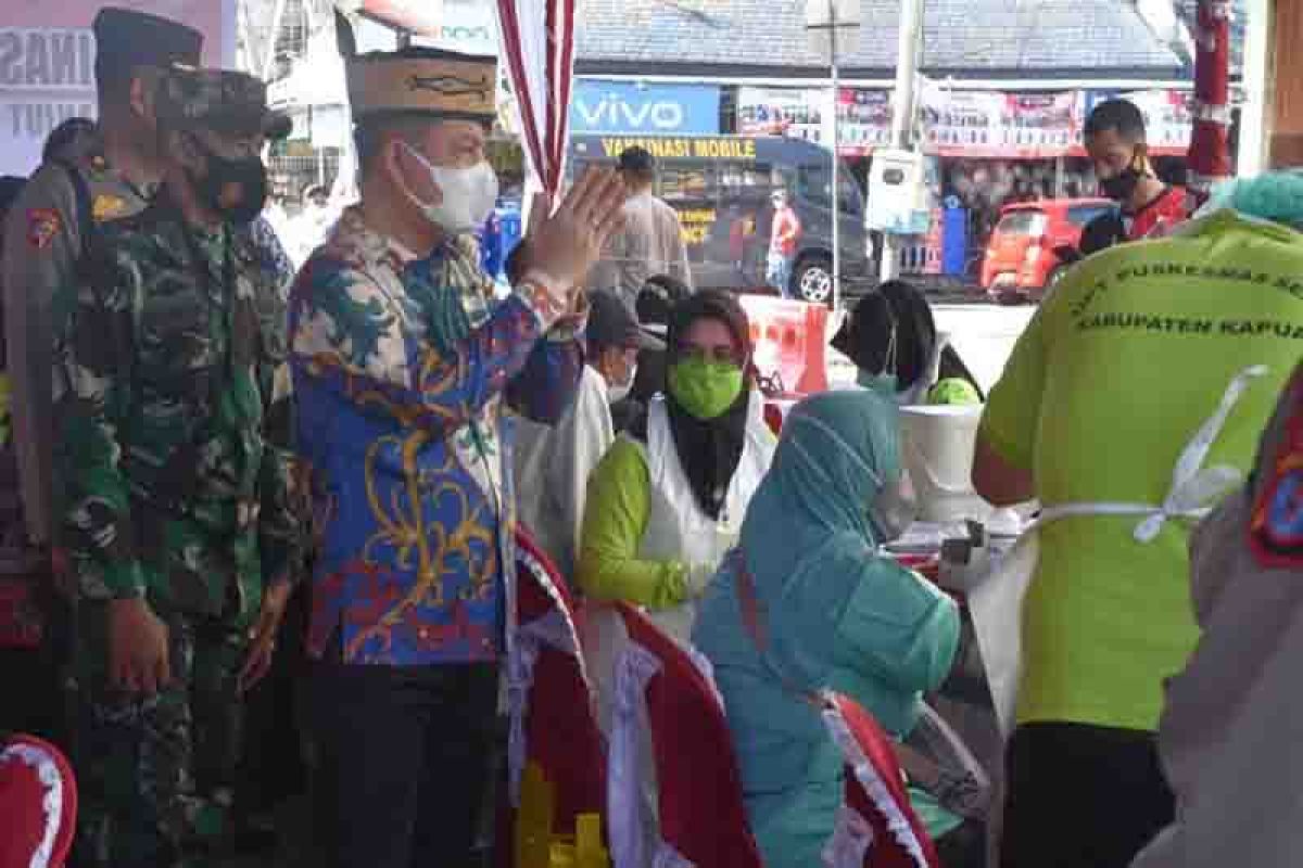 Pemkab Kapuas bersama TNI-Polri ajak warga ikut vaksin COVID-19