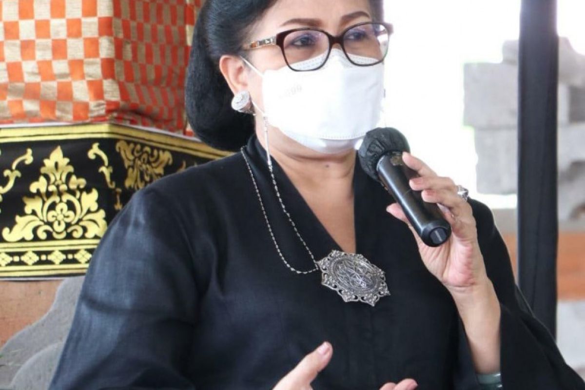 Pakis Bali beri pemahaman etika busana adat ke kaum wanita Buleleng