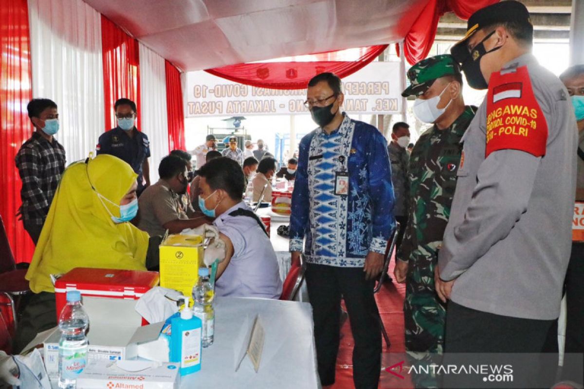 Pemkot Jakpus targetkan 800 ribu warga divaksin hingga Agustus 2021