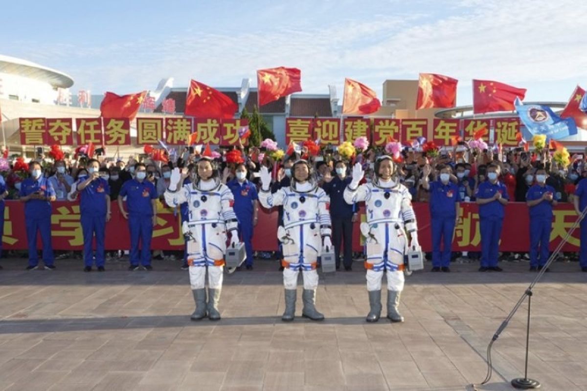 Tiga astronot China dilepas melalui acara seremonial dari Jiuquan, Provinsi Gansu