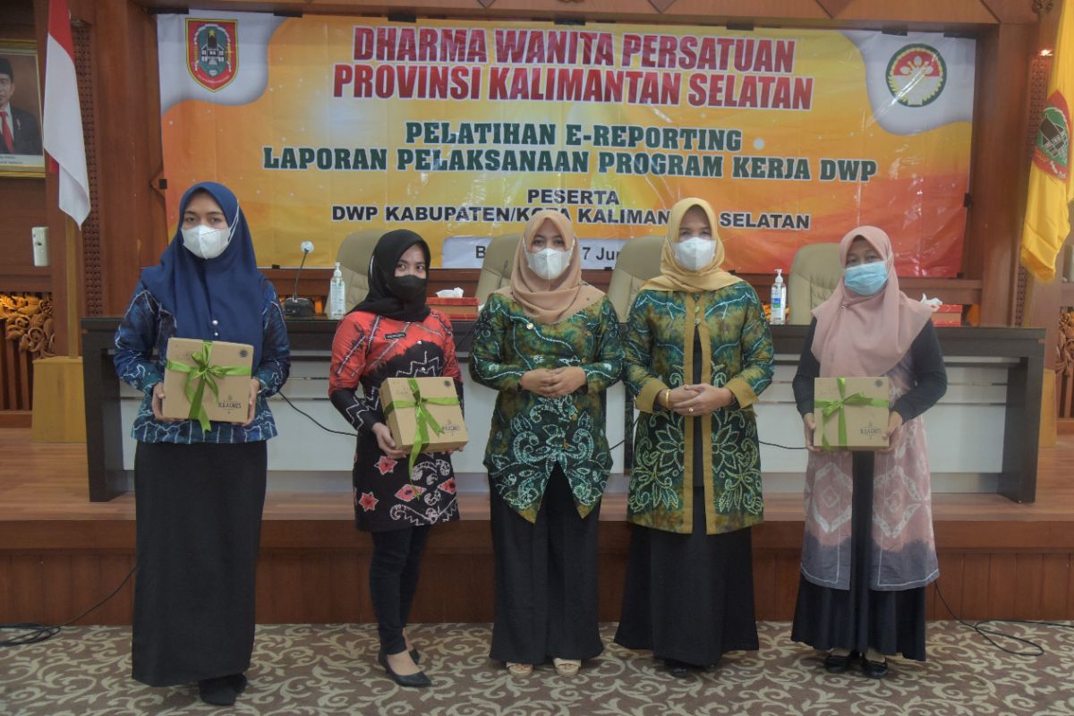 Dharma Wanita Kalsel gelar pelatihan E-Reporting