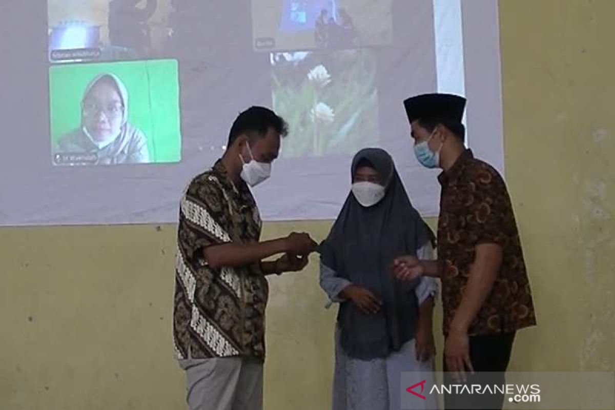 Warga Temanggung gelar lamaran pernikahan secara virtual karena calon mempelai positif COVID-19