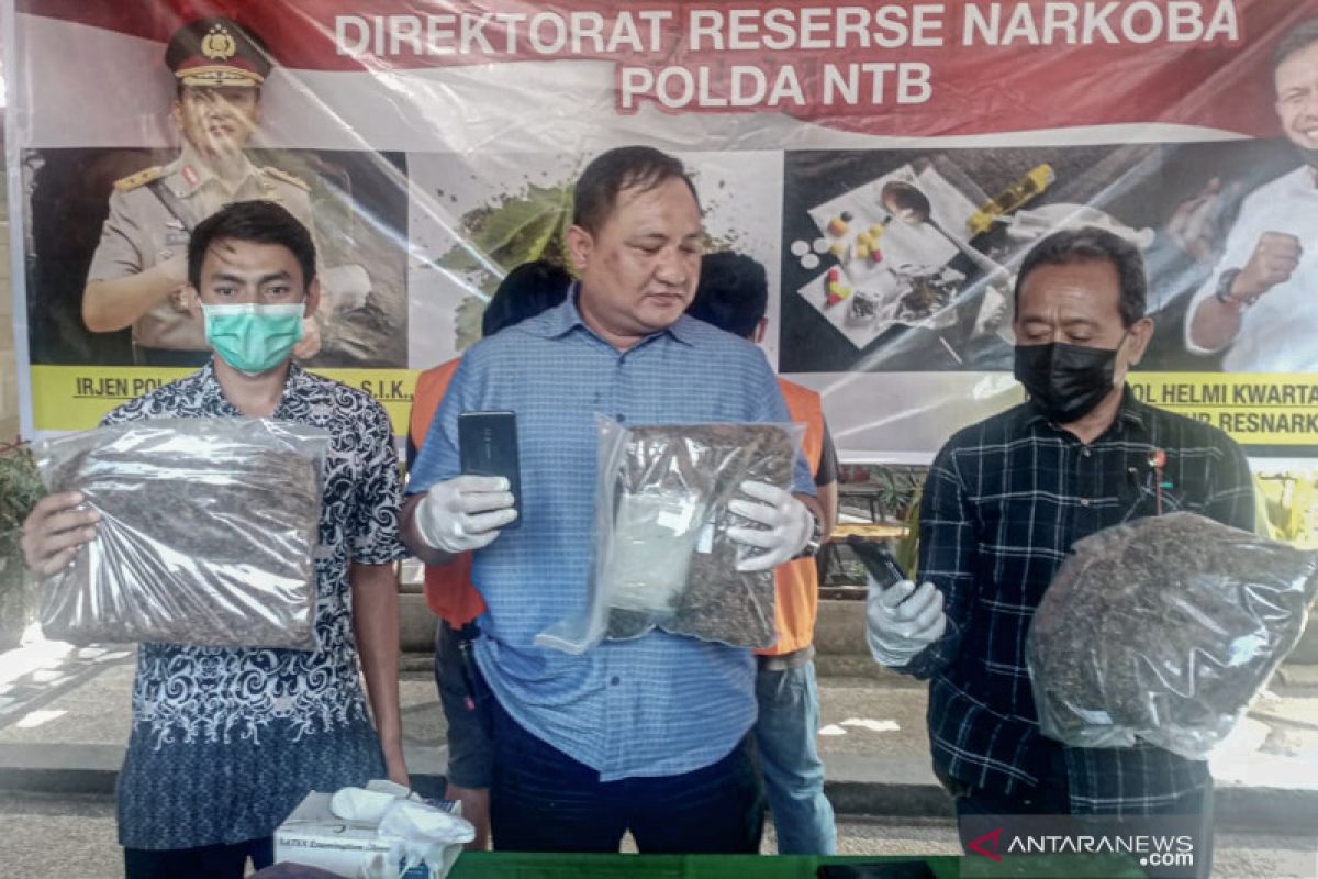 Polisi tangkap dua mahasiswa kuasai tiga kilogram ganja di Mataram