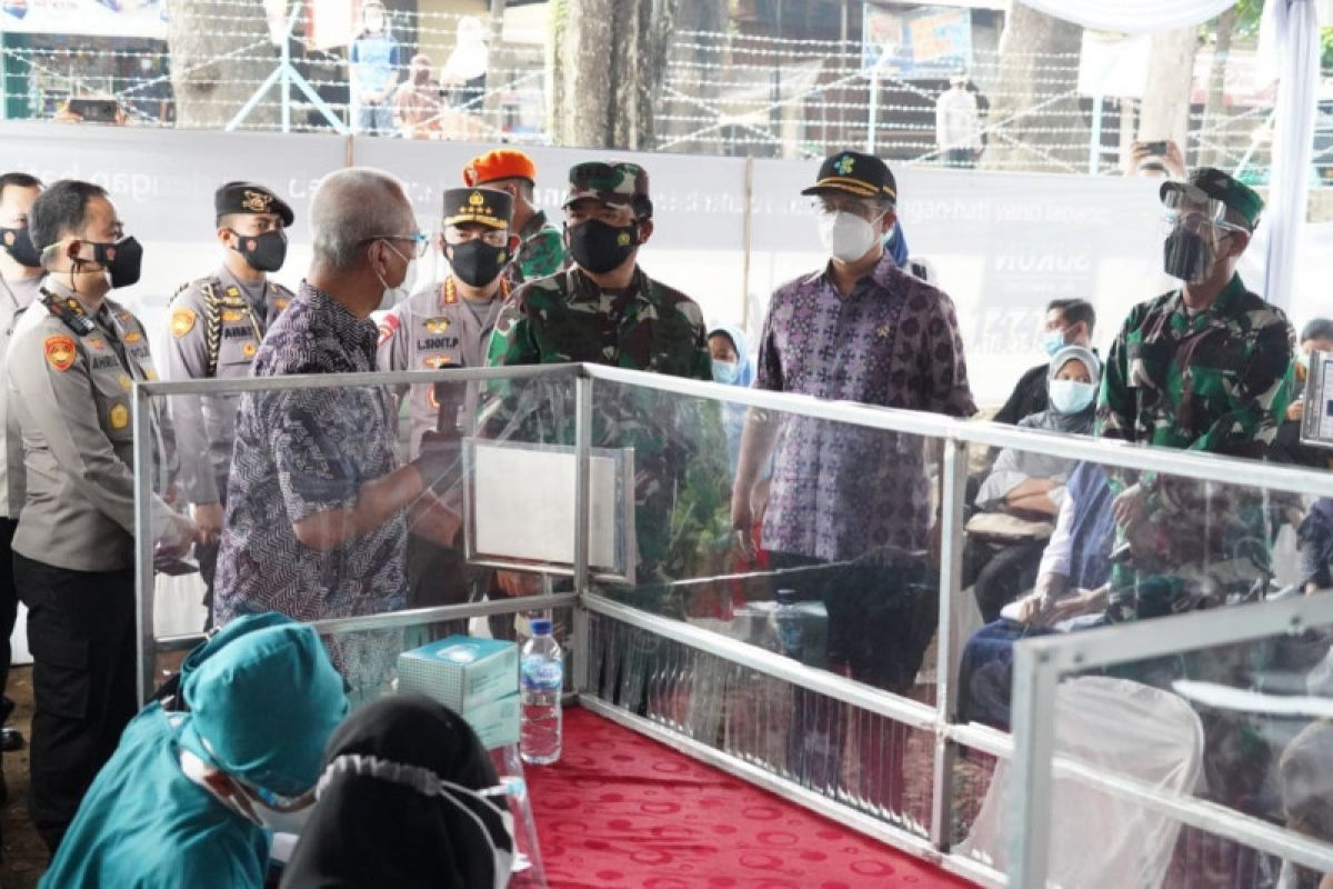 Panglima TNI: Vaksinasi dan pengetatan PPKM mikro bisa tekan COVID-19