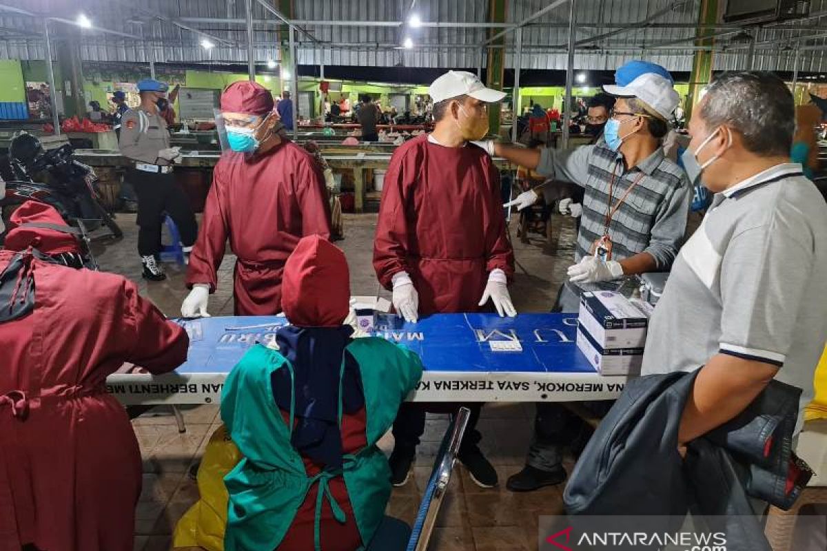 Kepala Disperindagkop Pangkalpinang imbau pedagang selalu patuhi Prokes COVID-19