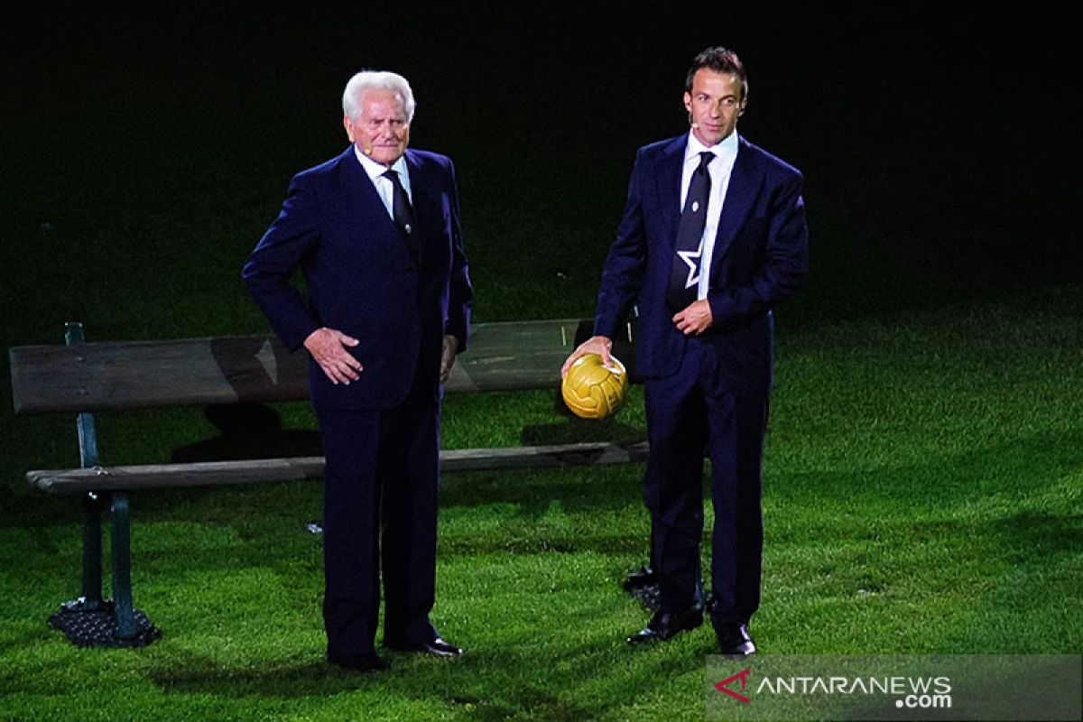 Mantan pencetak gol terbanyak Juventus Giampiero Boniperti tutup usia