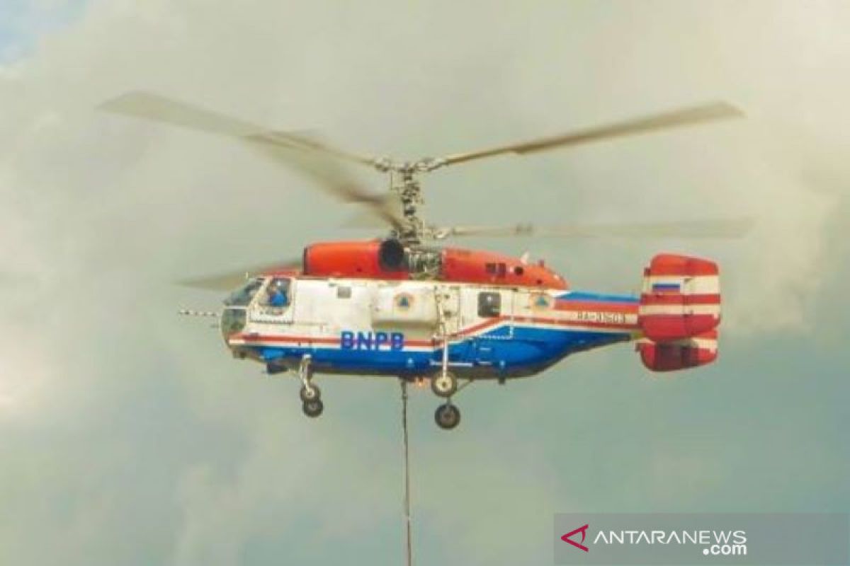 Lima helikopter siaga atasi karhutla di Riau