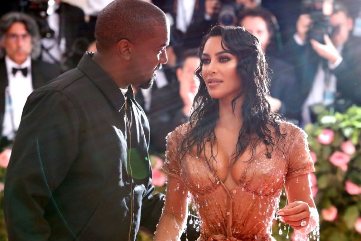 Meski bercerai, Kim Kardashian tetap penggemar berat Kanye West