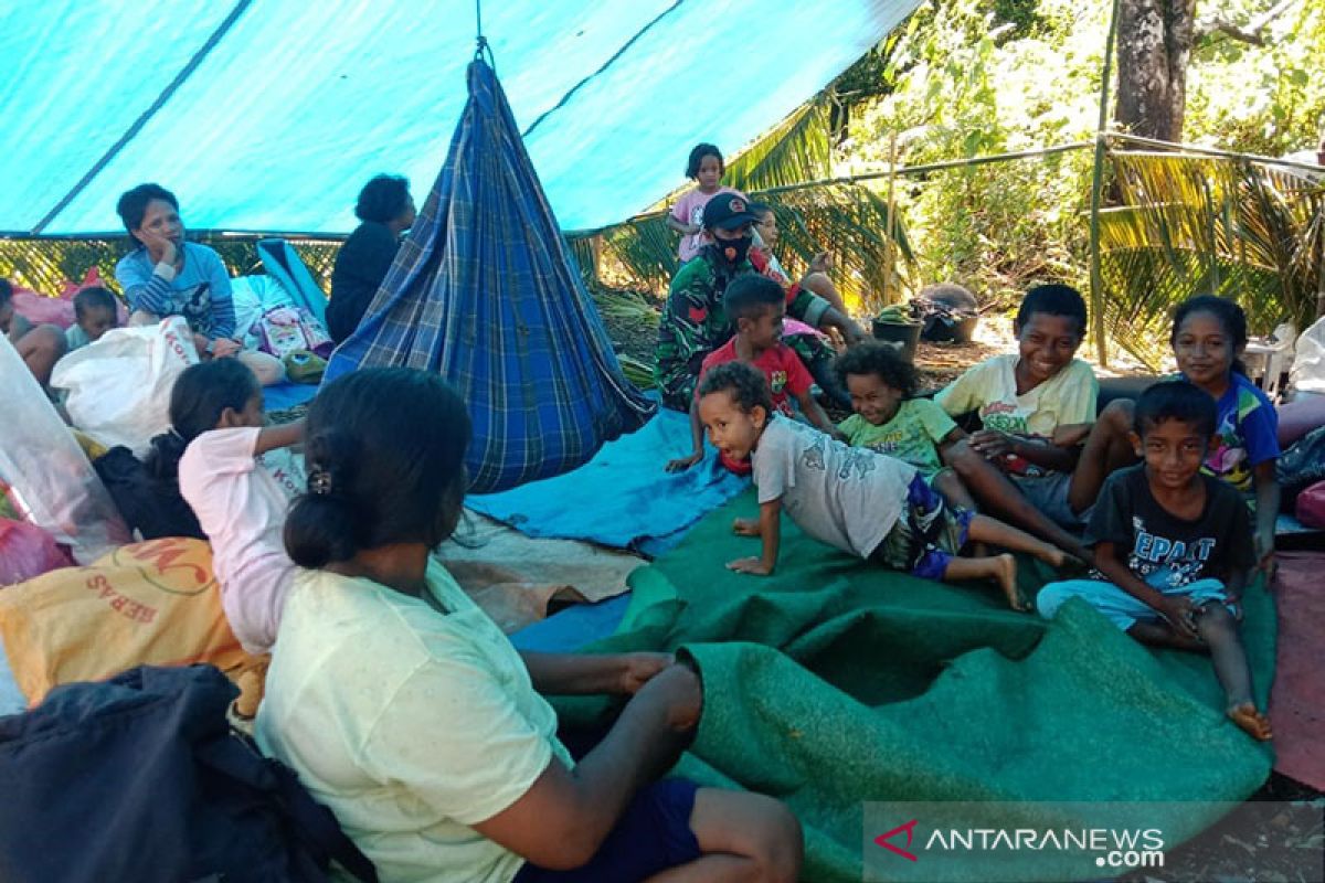 7.227 warga Tehoru masih bertahan di dataran tinggi trauma gempa