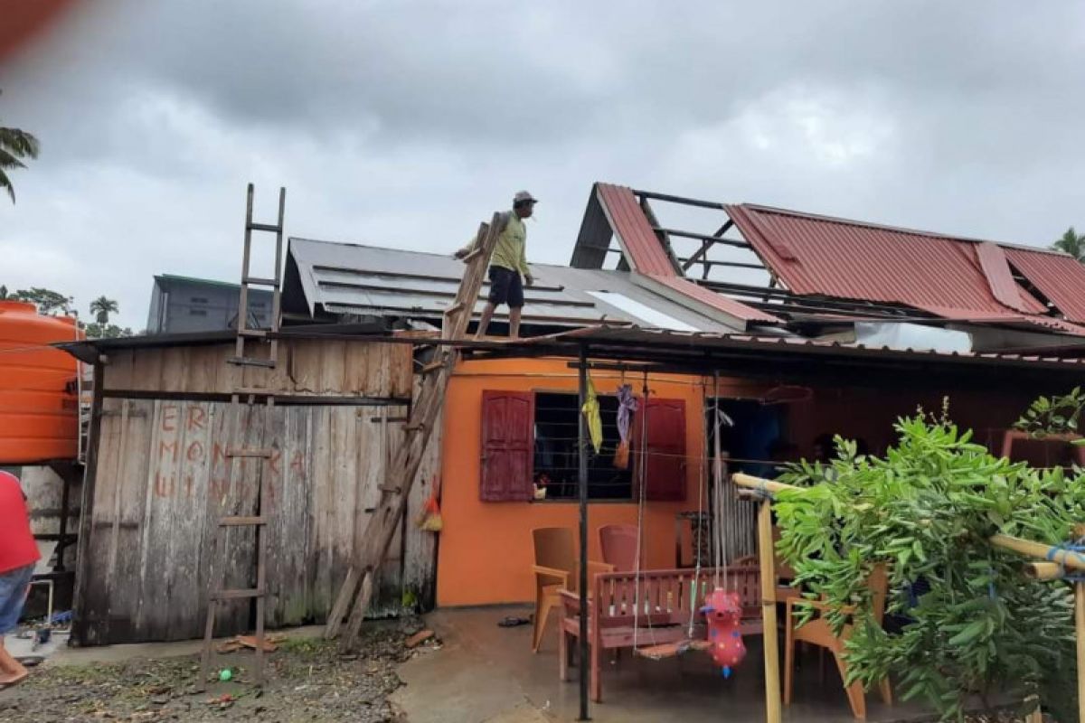 Puting beliung menyebabkan 45 rumah warga rusak di Luwu Sulsel
