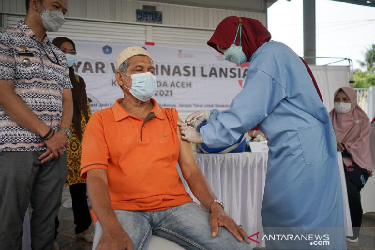 COVID-19: Nearly seven thousand senior citizens in Aceh vaccinated