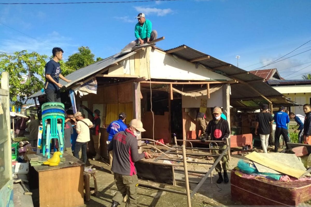 Bangunan liar di Center Point Bone Bolango ditertibkan