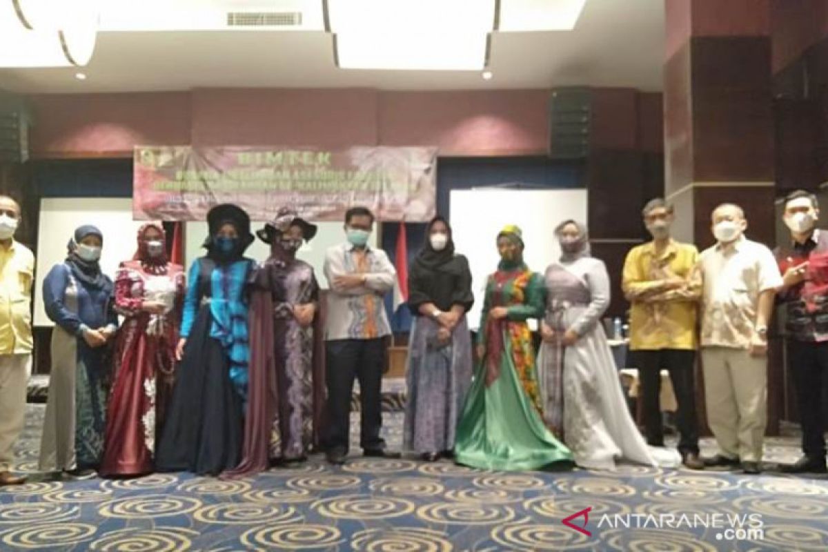20 peserta ikuti bimtek busana muslim dan aksesoris fashion berbasis Sasirangan