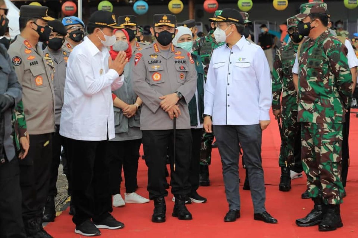 Kapolri, Panglima TNI  dan Menkes pantau vaksinasi massal di Madiun