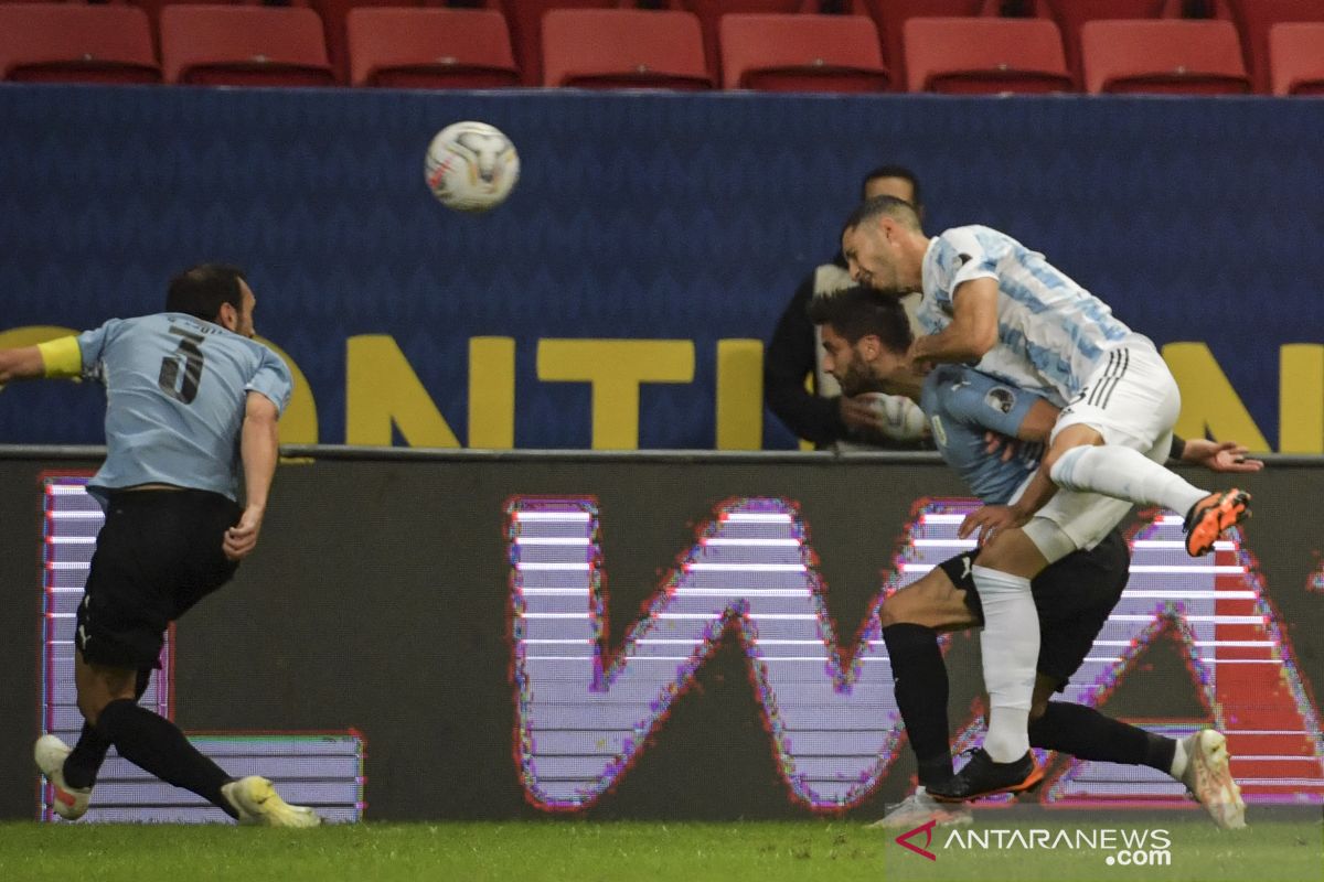 Argentina puncaki Grup A usai taklukkan Uruguay