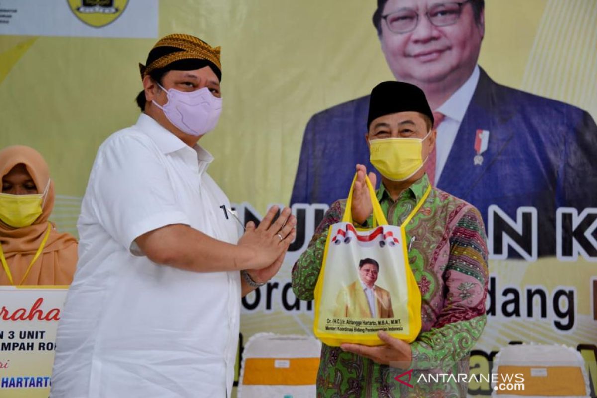 Menko Airlangga bagikan 50 ribu telur ayam untuk warga Klaten