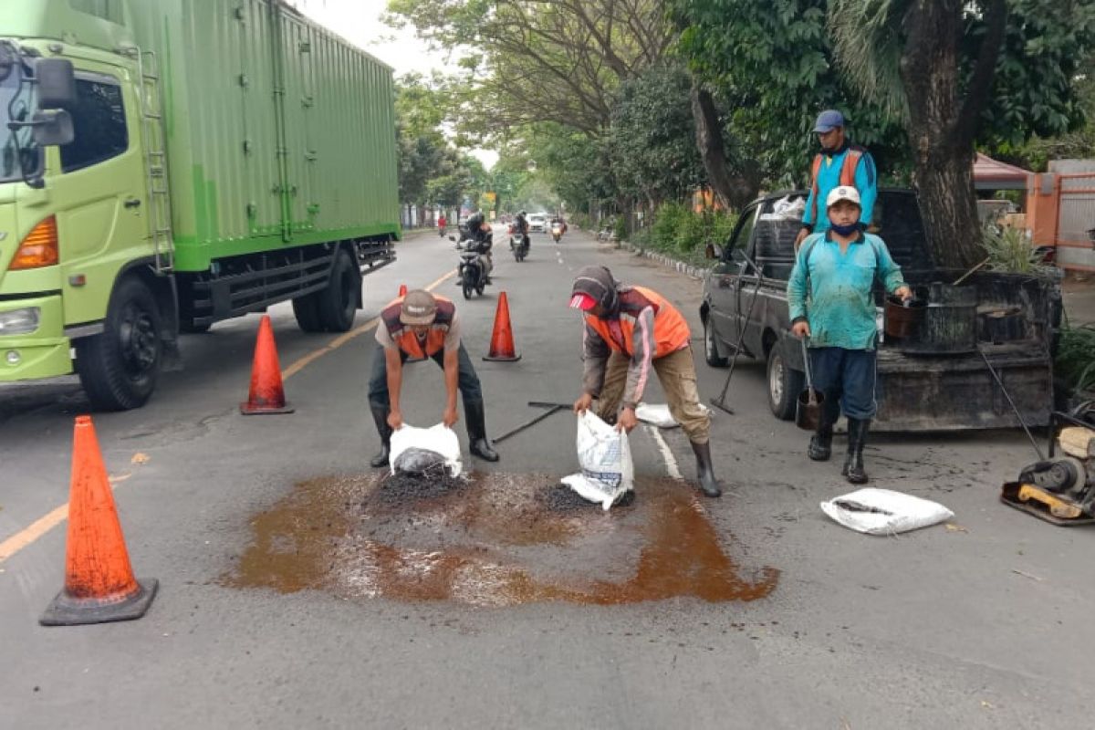 Dinas PUPR Kota Kediri perbaiki 394 titik jalan rusak