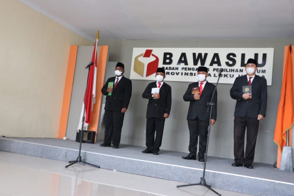 Sekjen Bawaslu lantik empat pejabat Administrator Bawaslu Malut, sukses bertugas