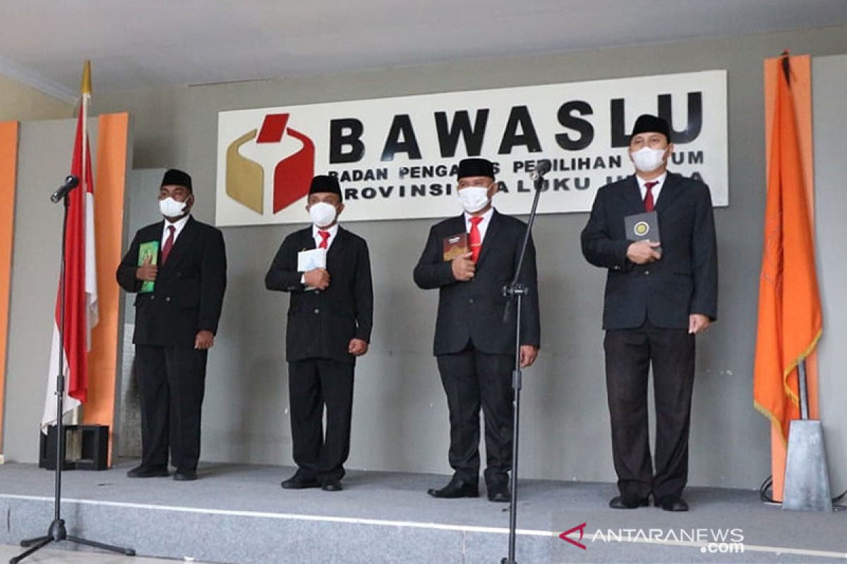 Empat pejabat Administrator Bawaslu Malut dilantik