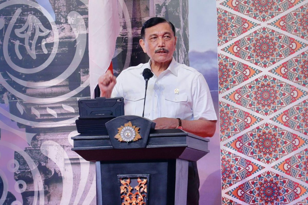 Menko Luhut berharap pejabat daerah turut majukan ekonomi nasional