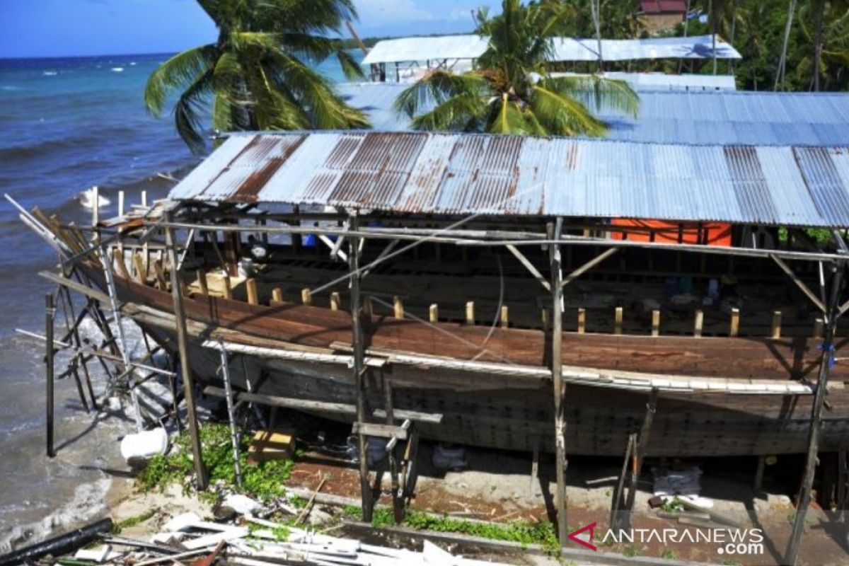 Industri perahu Pinisi kesulitan bahan baku