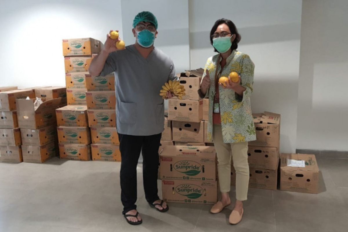 Sunpride salurkan bantuan 2,9 ton buah kepada tenaga kesehatan
