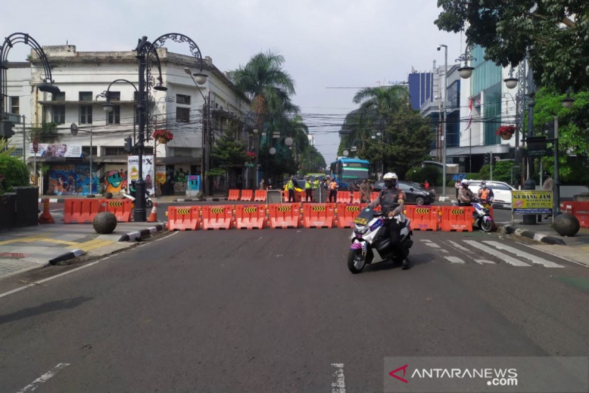 Polisi sebut penutupan jalan raya di Bandung tekan lonjakan COVID-19