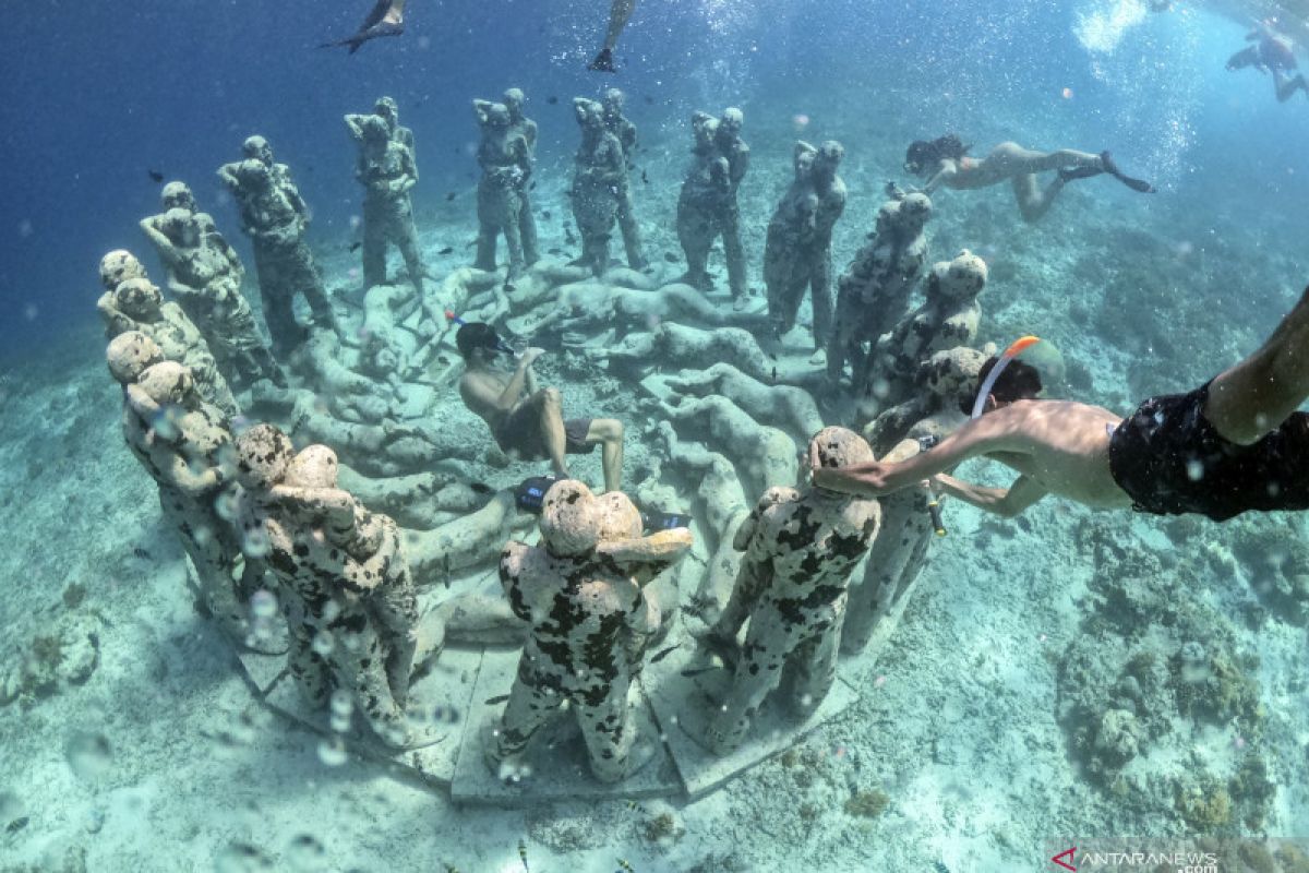 KKP salurkan bantuan untuk kelompok penjaga terumbu karang Gili Matra