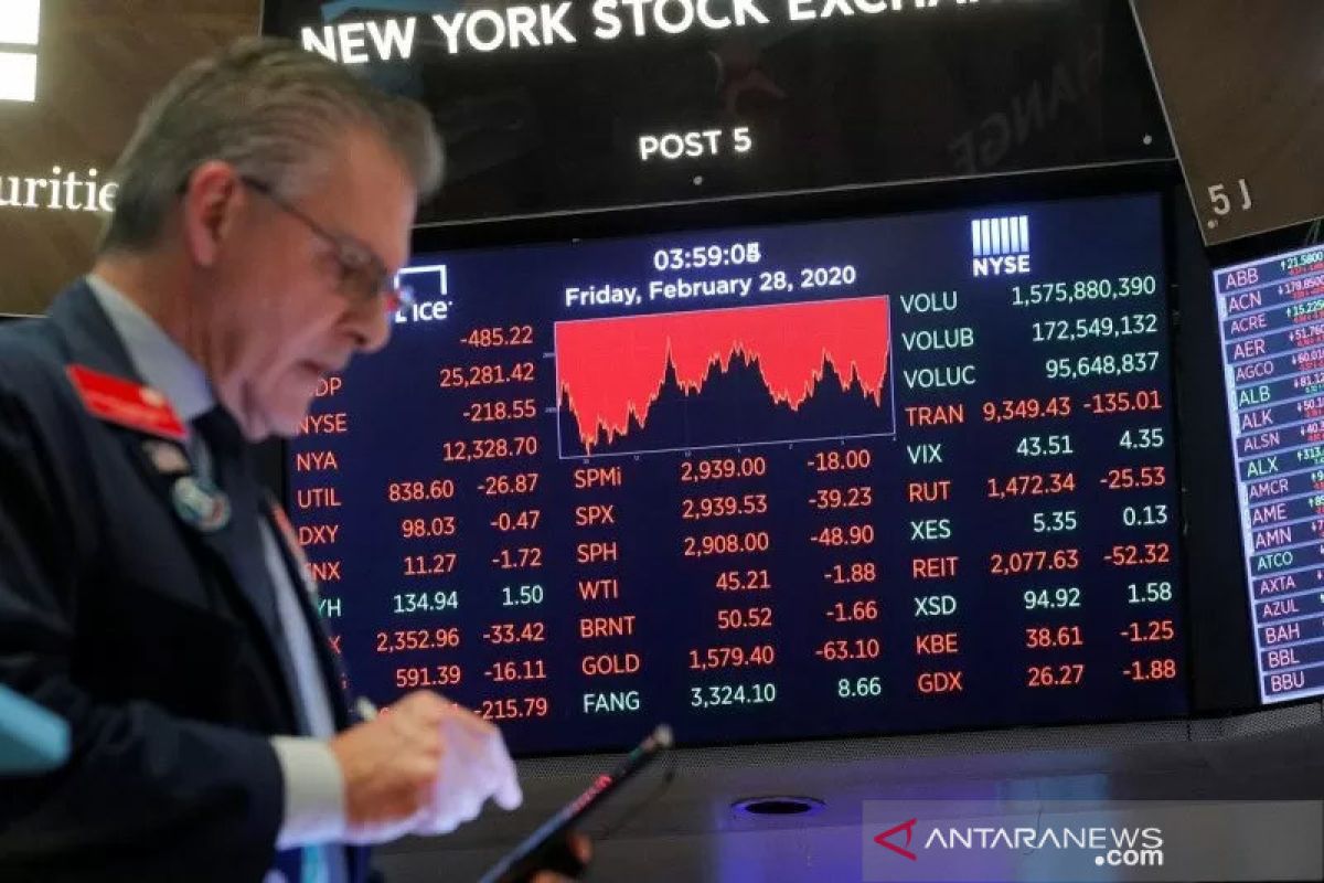 Wall Street ditutup menguat, indeks Nasdaq berakhir di rekor tertinggi