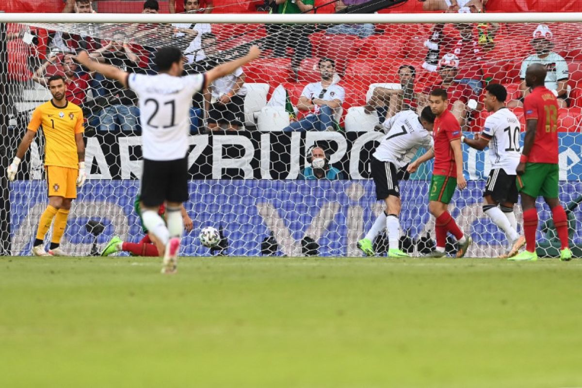 Jerman sementara unggul 4-1, dua di antaranya gol bunuh diri