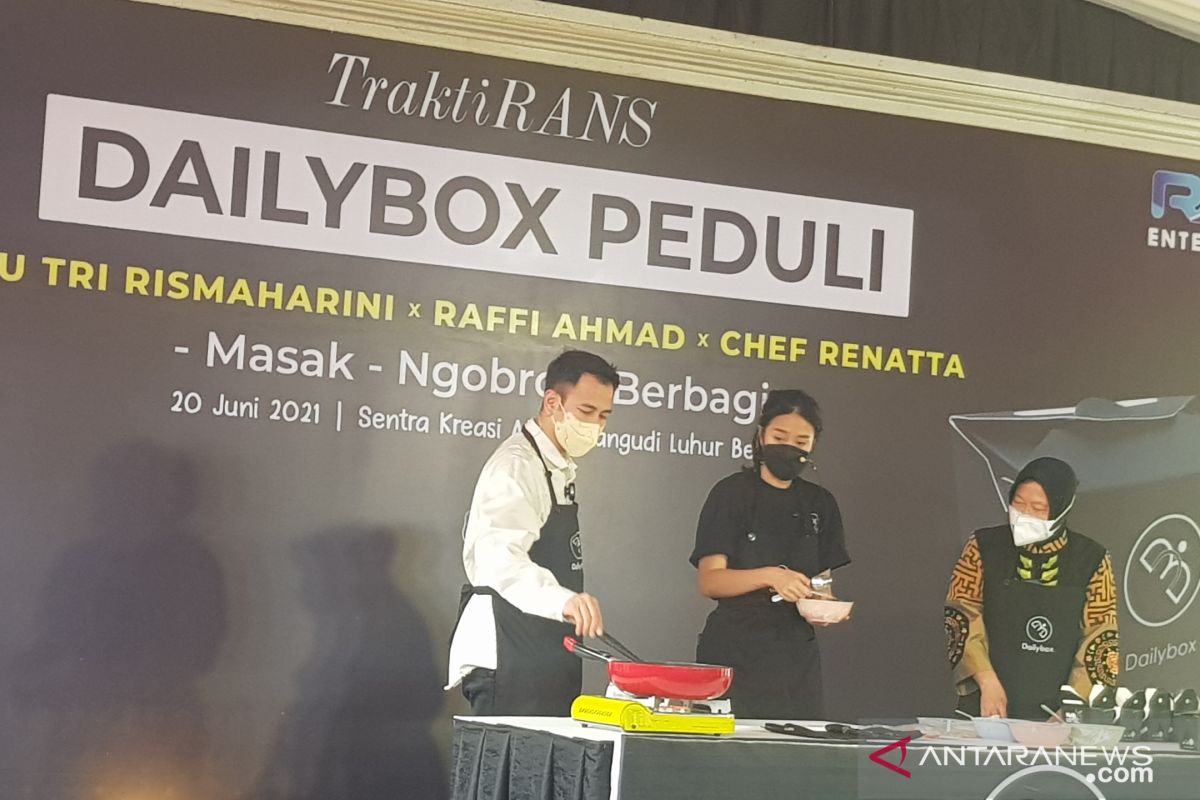 Mensos ajak publik figur motivasi penerima manfaat di Bekasi (video)