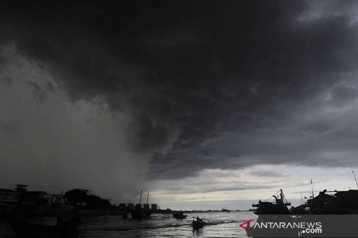 Hujan lebat diprakirakan BMKG terjadi di sejumlah daerah di Indonesia