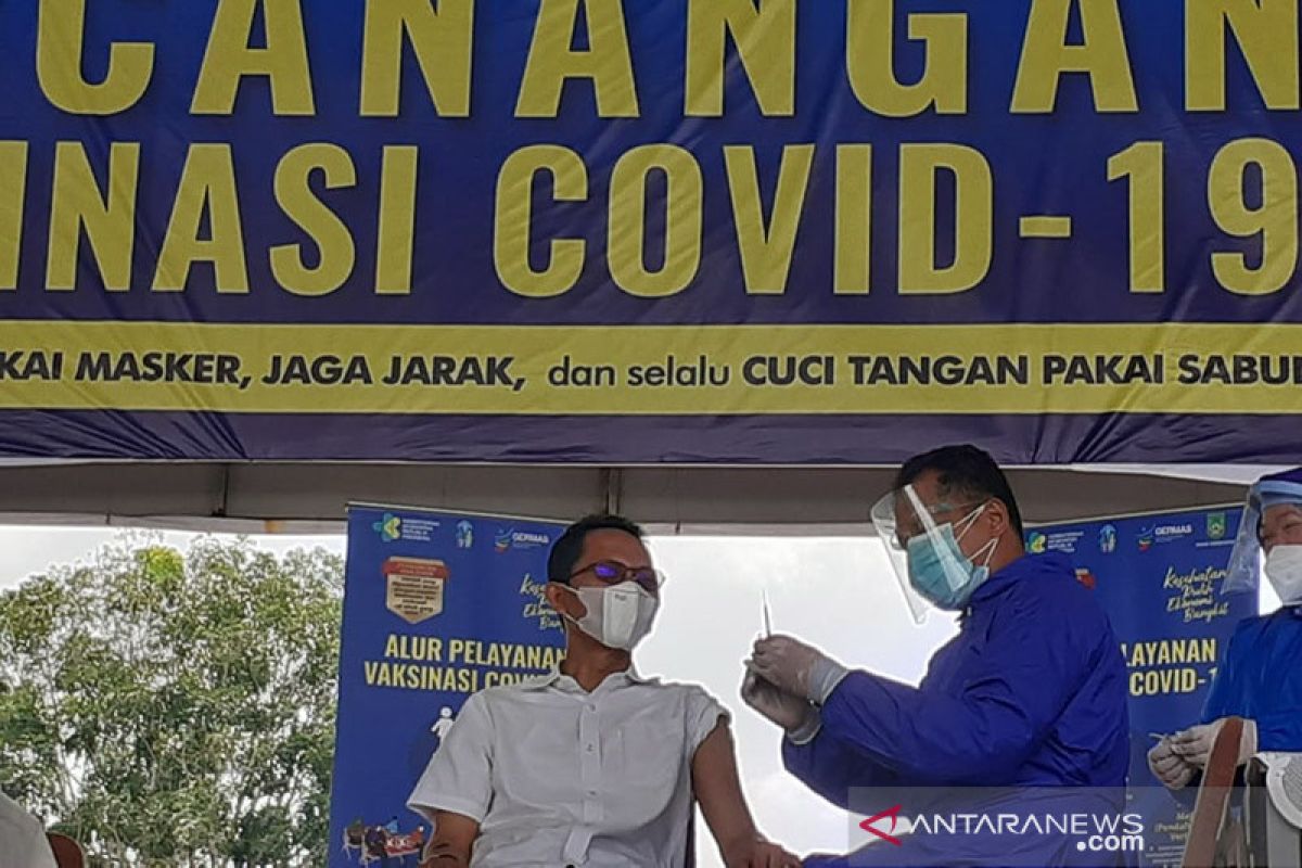 Kisah mereka yang terpapar COVID-19 setelah divaksin