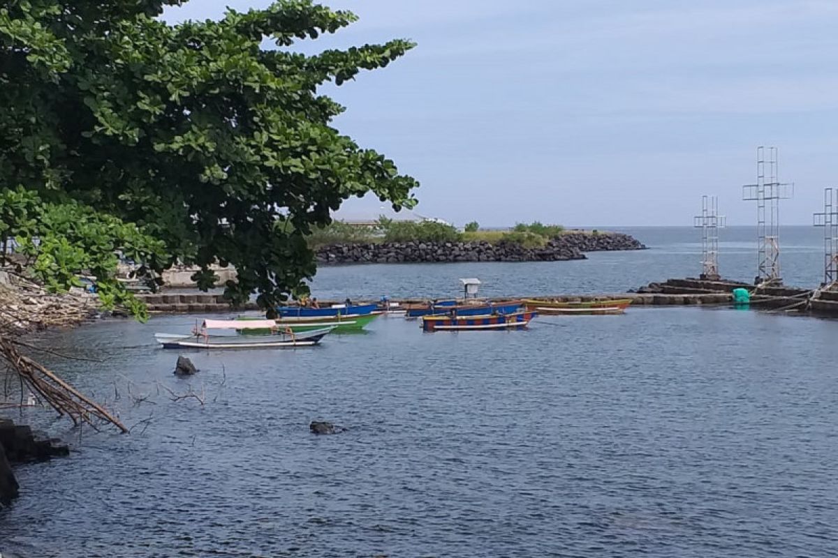 PT Nindya Karya bikin warung apung untuk UMKM Pantai Malalayang