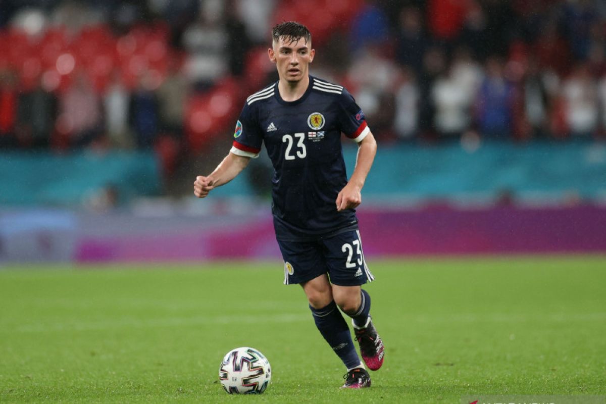 Pemain timnas Skotlandia Billy Gilmour dinyatakan positif COVID-19