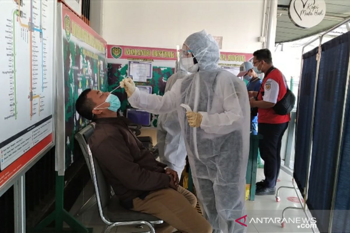 Tes swab antigen di Stasiun Bogor, satu positif