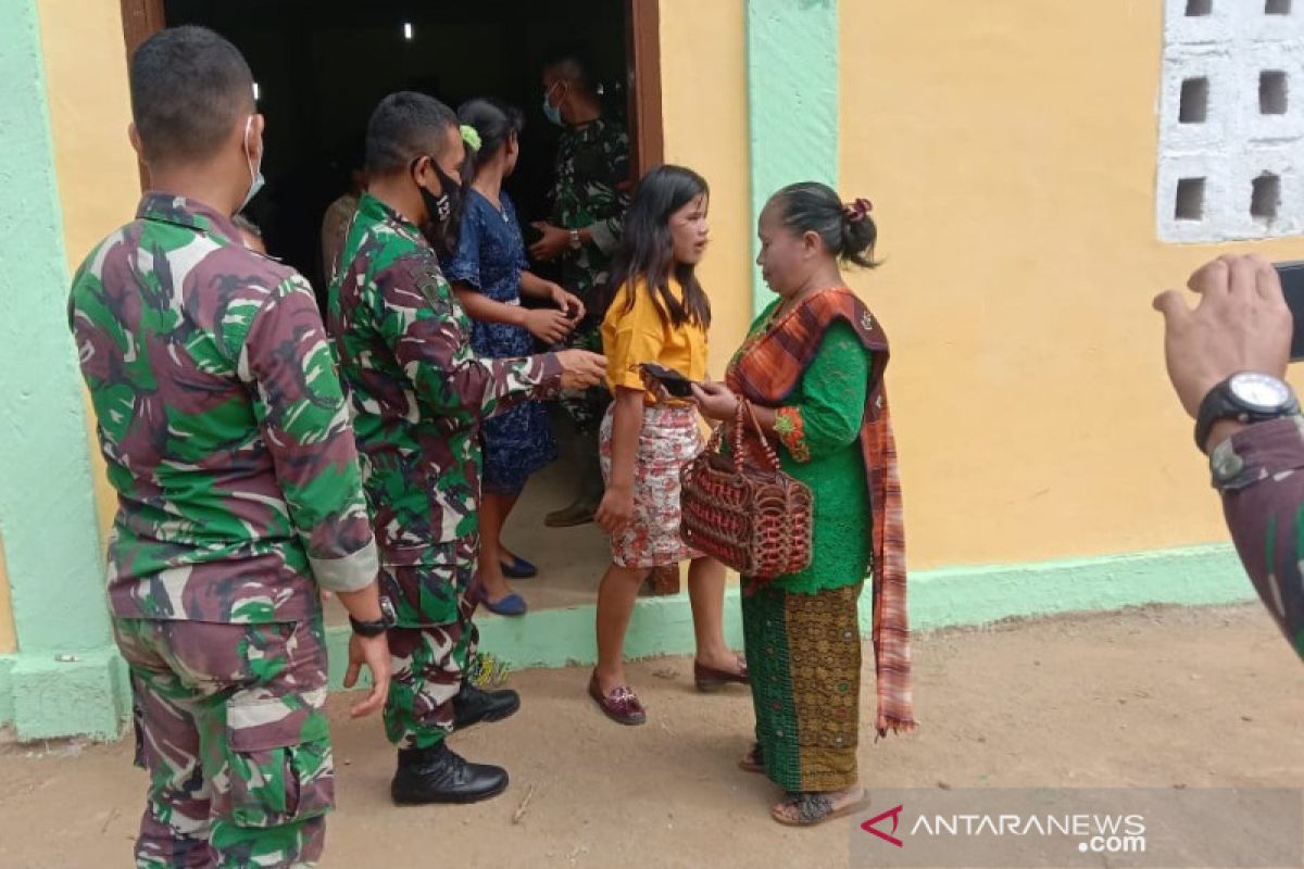 Satgas TMMD Kodim 0212/TS bagikan masker untuk masyarakat