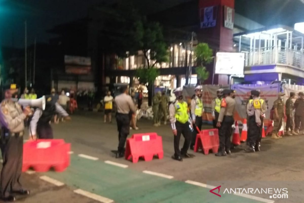 Polisi mulai batasi mobilitas pengguna jalan di Jaksel