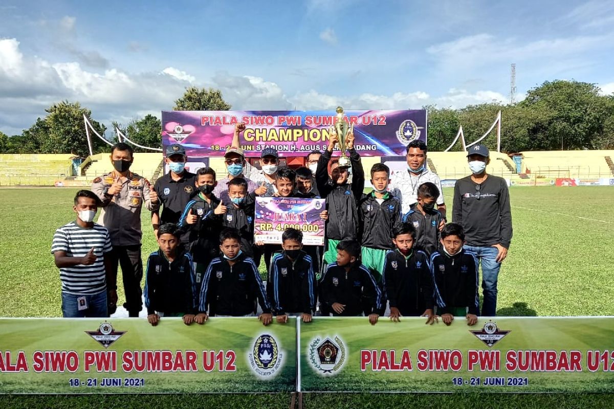 SSB PSTS Tabing A Juara Piala Siwo PWI Sumbar U-12