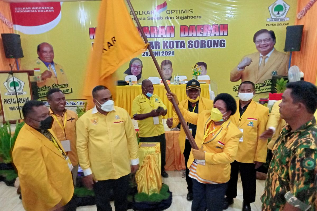Petronela Kambuaya jabat ketua DPD Golkar kota Sorong