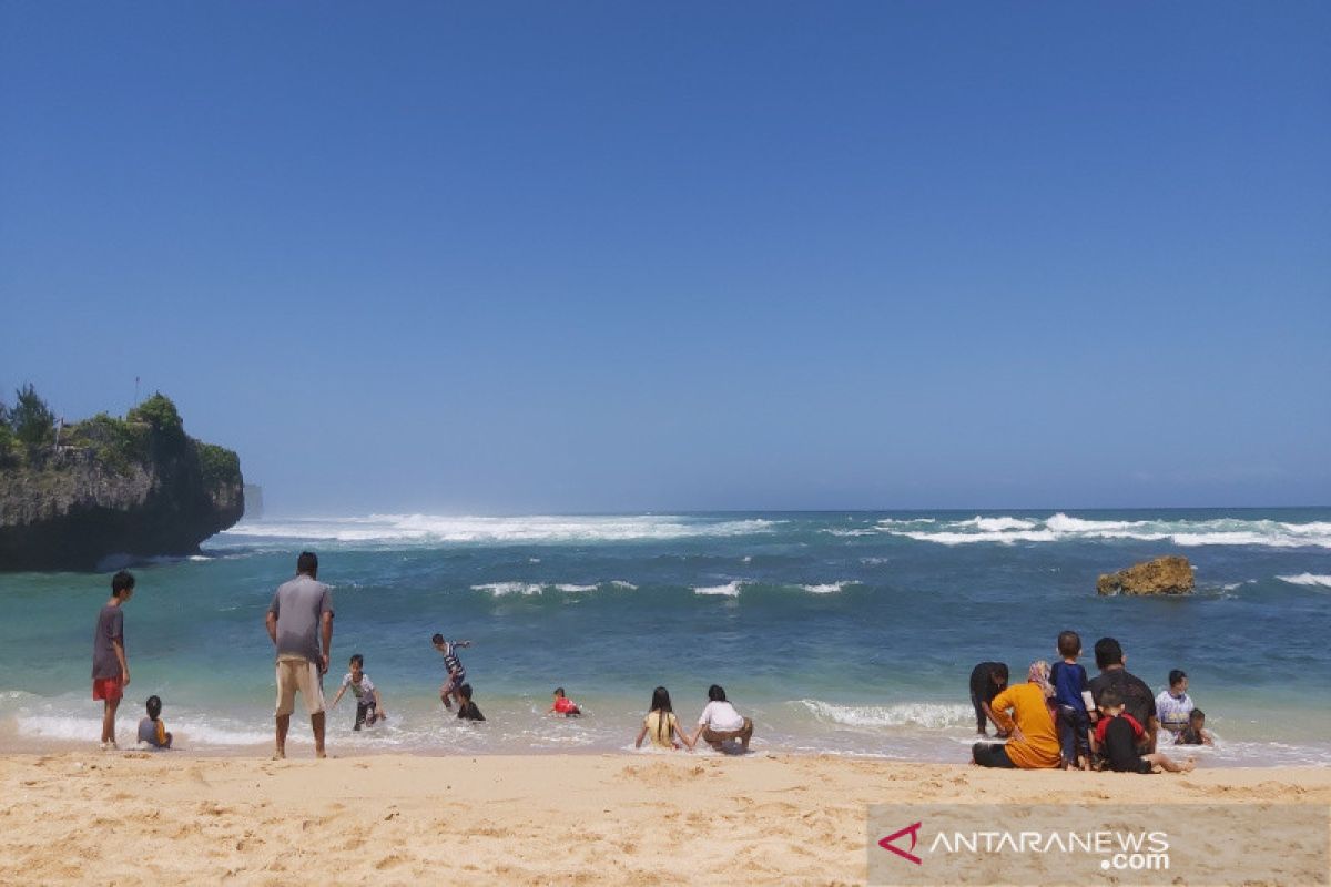 16 pedagang di Pantai Drini Gunung Kidul terkonfirmasi COVID-19