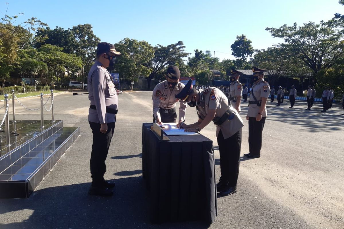 Kapolres Tanah Bumbu rotasi tiga perwira pertama