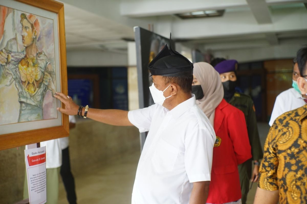 Puluhan pelukis ramaikan pameran lukisan Bung Karno di Untag Surabaya