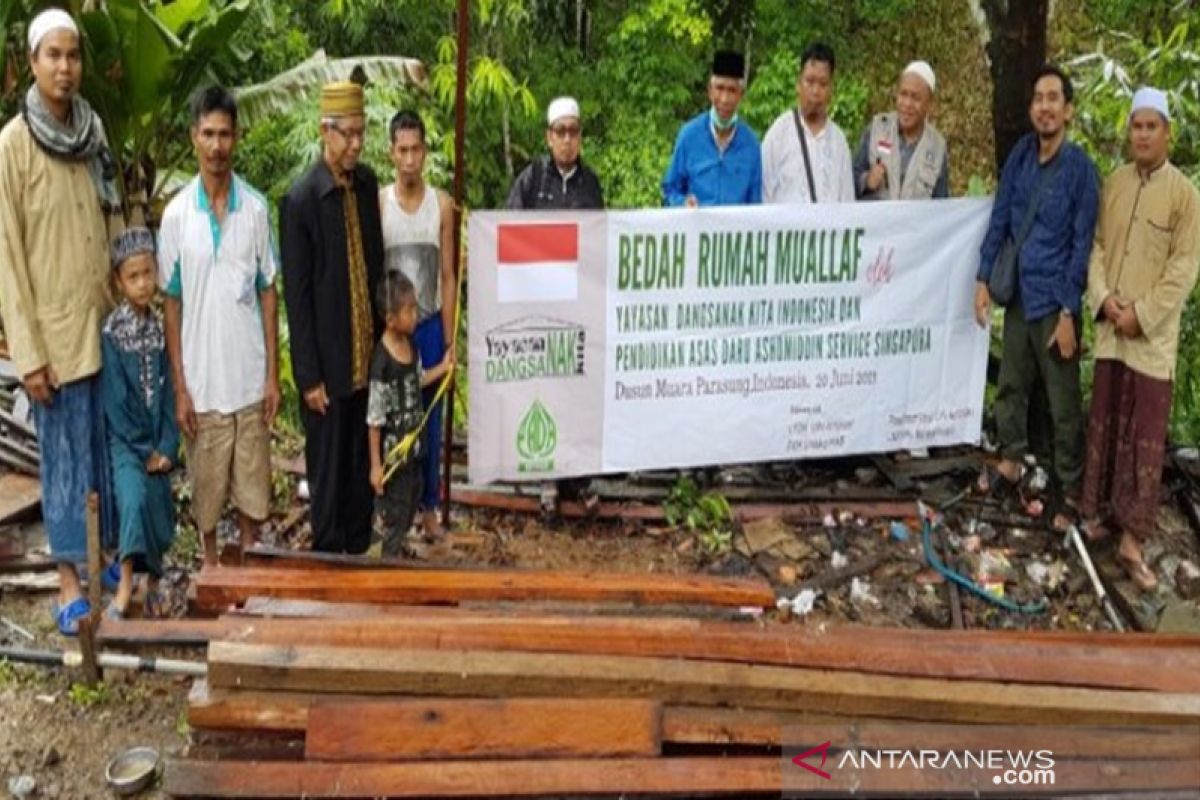 Gandeng Singapura, Dangsanak bedah rumah mualaf di Pegunungan Meratus