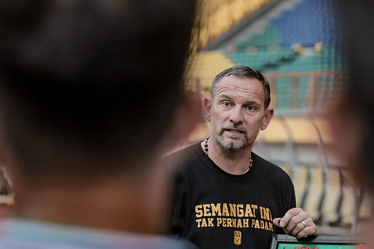 Liga 1 Indonesia : Dejan minta pemain PSS fokus persiapan hadapi Persebaya